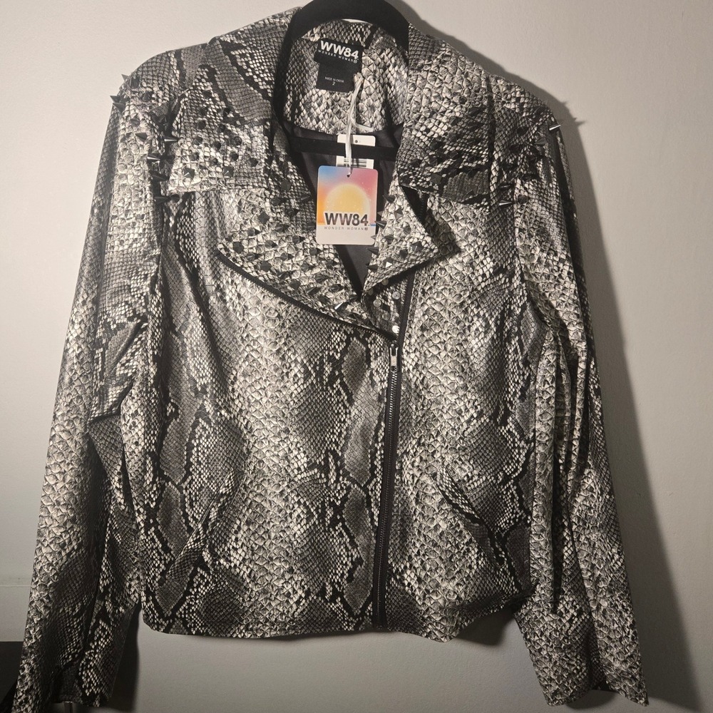 Torrid Wonder Woman WW84 Snakeskin Faux Leather Moto Jacket Spiked Studded 2X